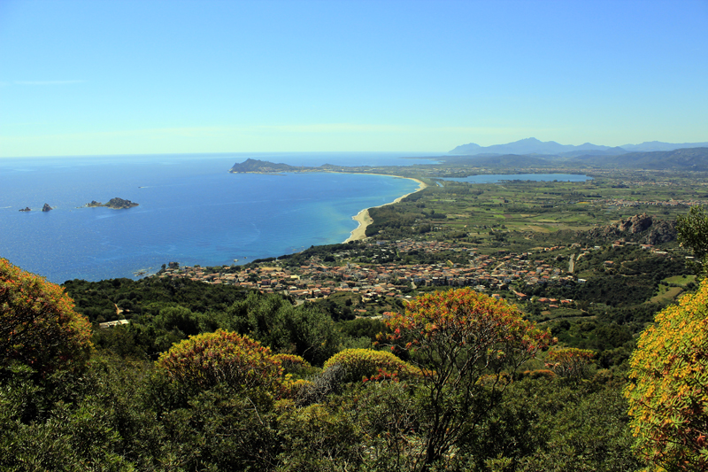 2016-04-19_114817 sardinien-2016.jpg - Wanderung um den Monte Oro - im Hintergrund die Halbinsel von Arbatax